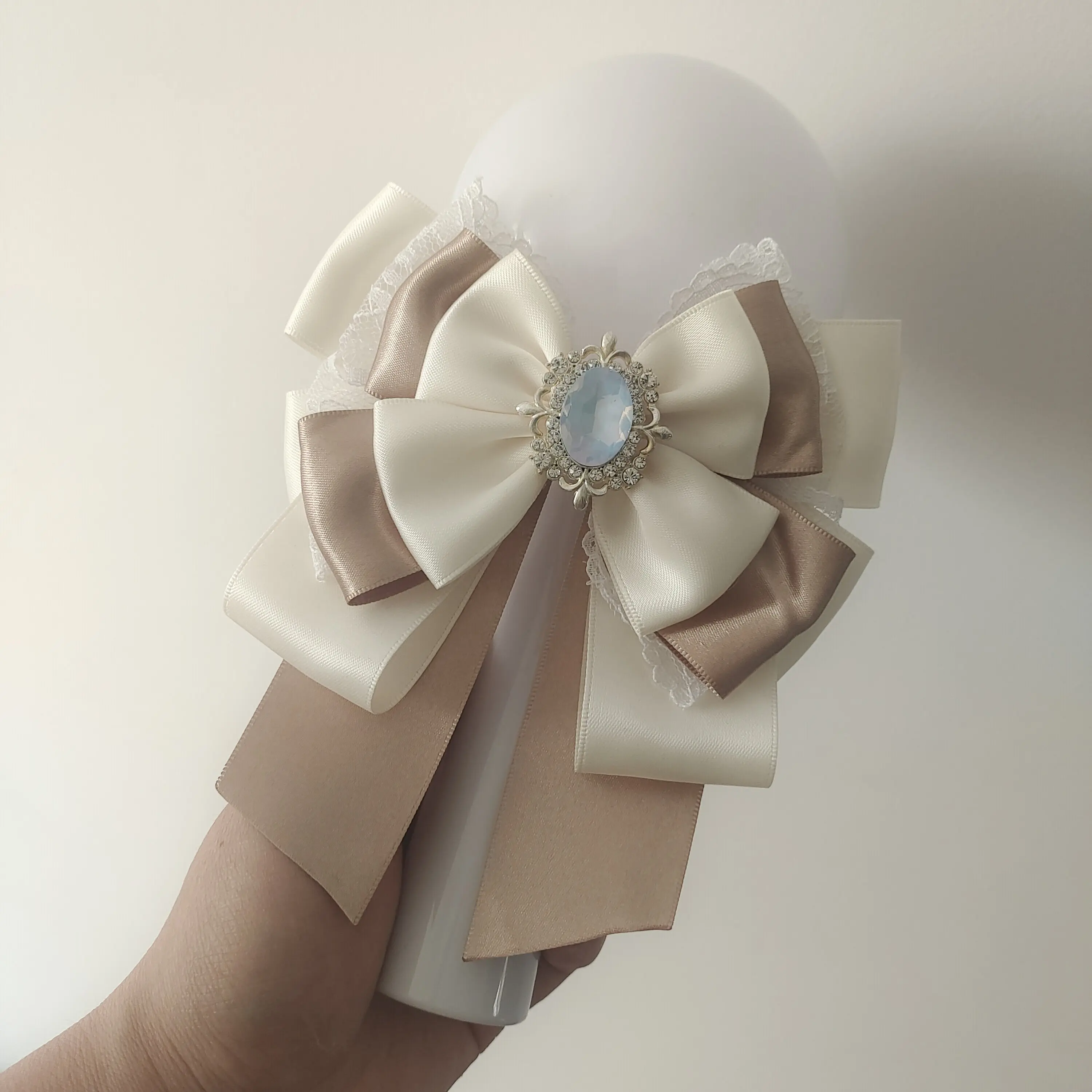 Niedliche Strass-Spitzen-Schleife Konzert-Anfeuerstab-Anhänger Lolita Freizeithemd Rock Krawatte und Korsage Handgemachte Boutonniere Accessoires – Detail 4