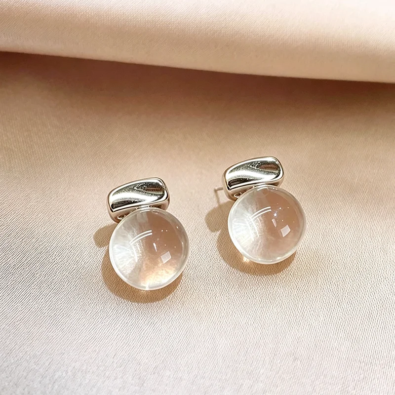 Silberfarbene, klare Kristall-Tropfenohrringe, minimalistische, transparente Kugel-Ohrstecker, eleganter Alltagsschmuck, Geschenk für Frauen – Detail 3