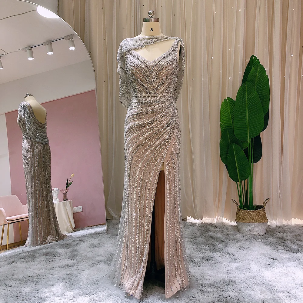 Sharon Said Luxuriöses Silbernes Meerjungfrauenkleid für Hochzeitsfeier mit Cape, Perlenbesetztes Schlitz-Abendkleid SS035 Maßanfertigung – Detail 9