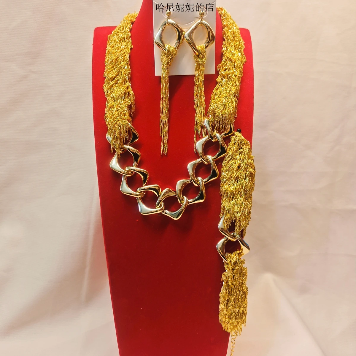 New Fashion High-end Dubai 24K Gold Plated Necklace Earrings Bracelet Delicate Wedding Party Jewelry Set for Beloved 555 view 5