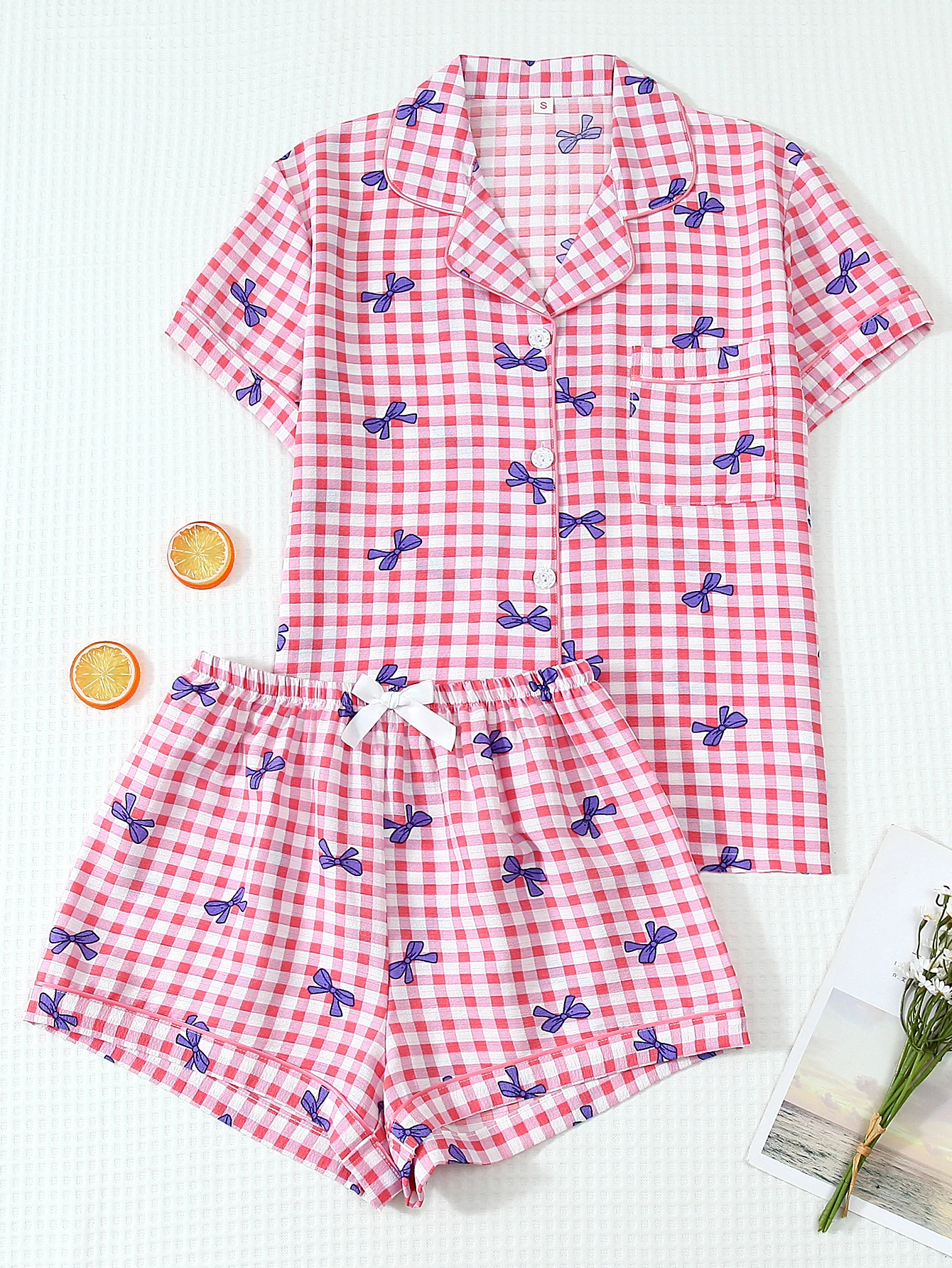 

Two-Piece Comfortable Red and White Plaid Purple Bow Print Lapel Button-Down Short-Sleeve Top with Pockets and Bow Shorts Spring/Summer Women's Pajama Loungewear Set Suitable for Home Use