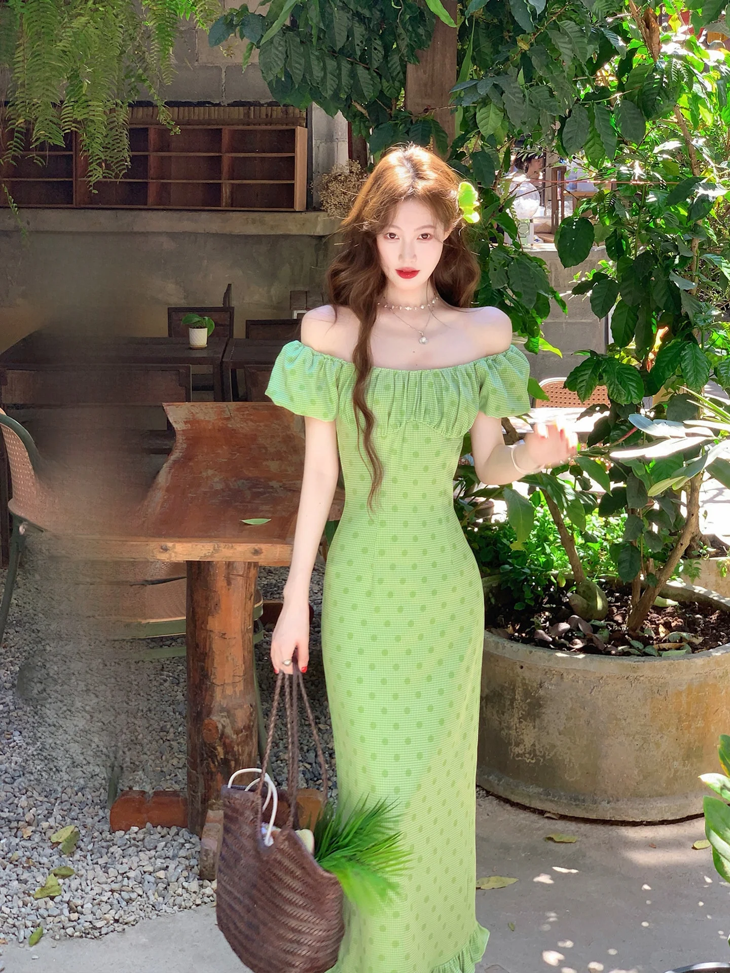 

Платье в французском стиле с белым клетчатым узором в горошек, на одно плечо, с юбкой под дерево, свободного кроя, А-силуэт, повседневное