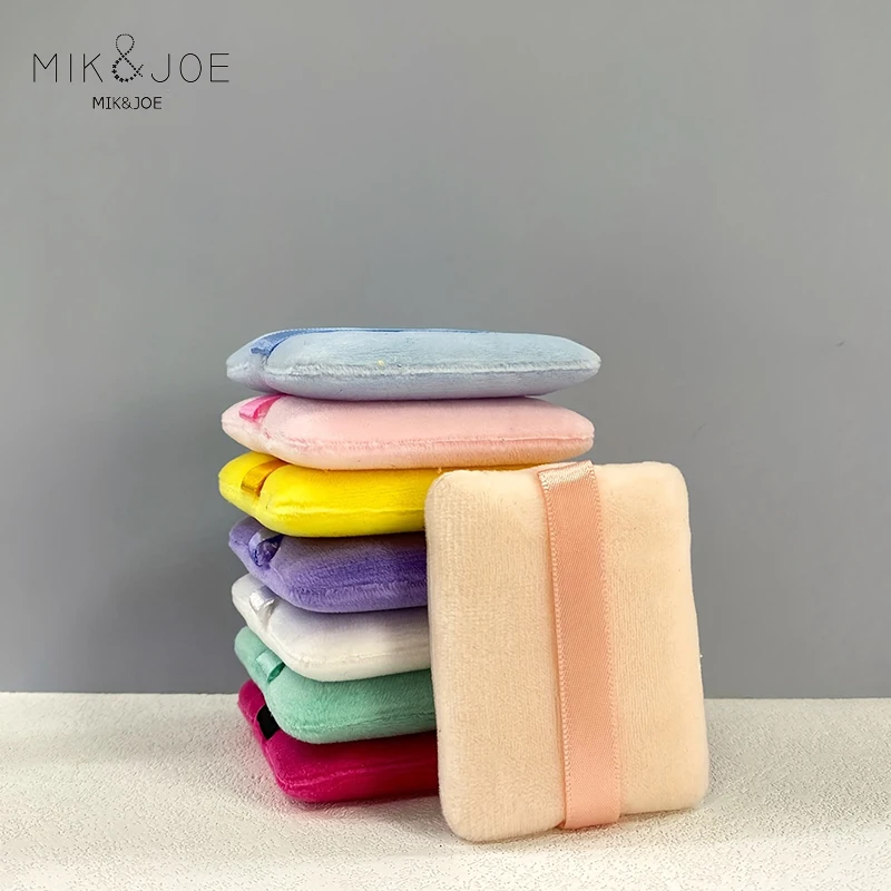 8 قطع من الخلاطات الإسفنجية المربعة الملونة للاستخدام المنزلي أو السفر