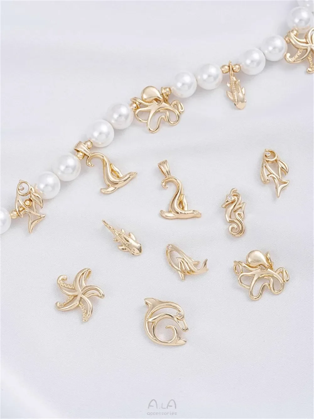 14K Gold-Color Sea Creatures Dolphin Starfish Pendant DIY Hand-strung Pearl Bracelet Pendant Jewelry Charm K559