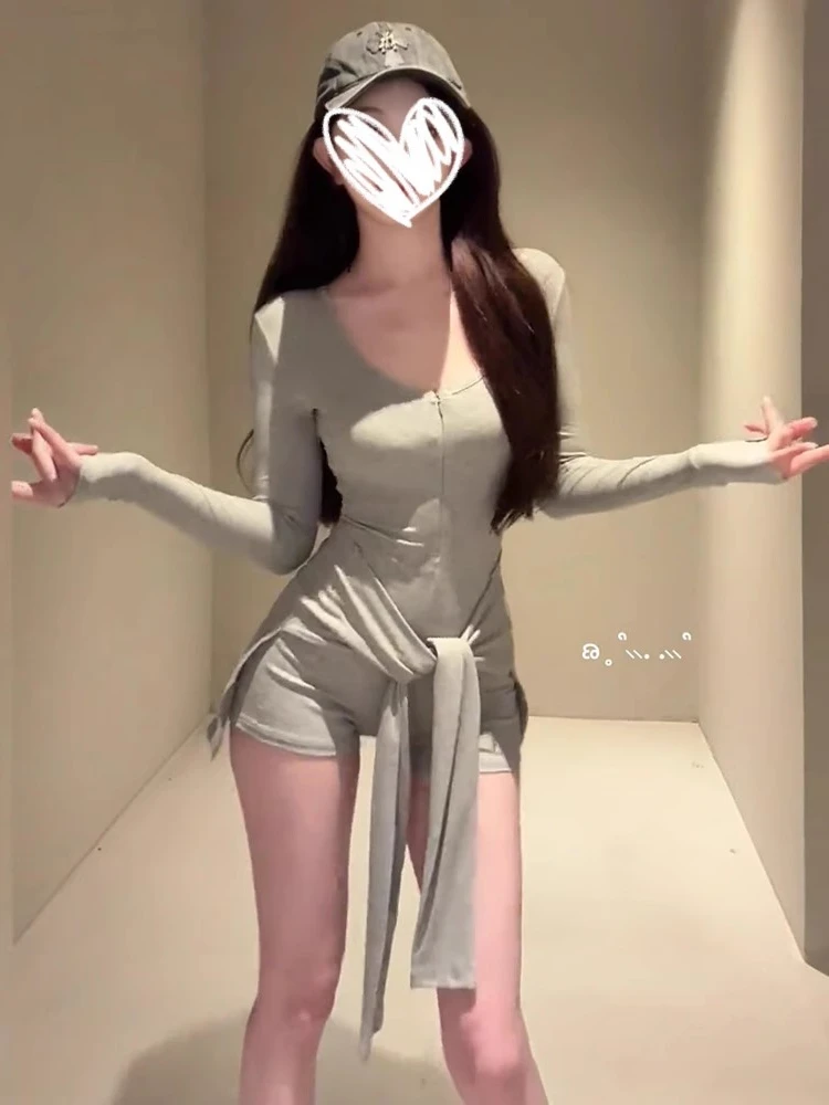 

Весенняя новинка: Женский комбинезон с длинным рукавом, V-образным вырезом, завышенной талией, утягивающий, с короткими брюками, верхняя одежда, накидка на плечи, полиэстер