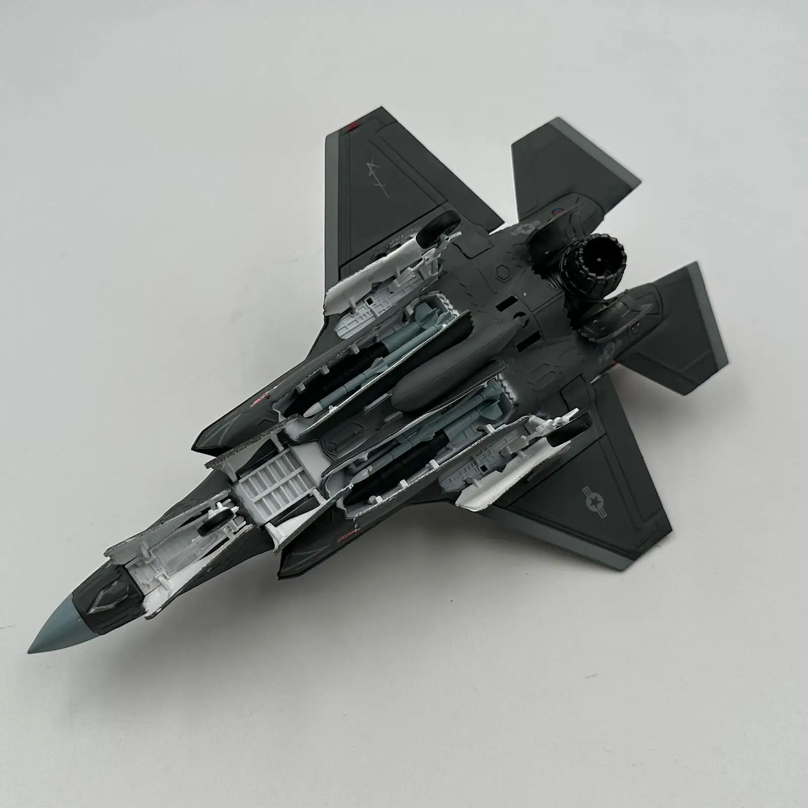 

Модель истребителя F-35B в масштабе 1:72 для домашнего декора, с подставкой, для офиса, кафе, полки, на день рождения, для гостиной