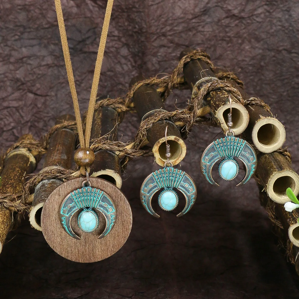 Ethnic Vintage Red Stone Crescent Pendant Necklace Earrings for Women\'s Handmade Wood Chips Long Leather Rope Necklace Sets