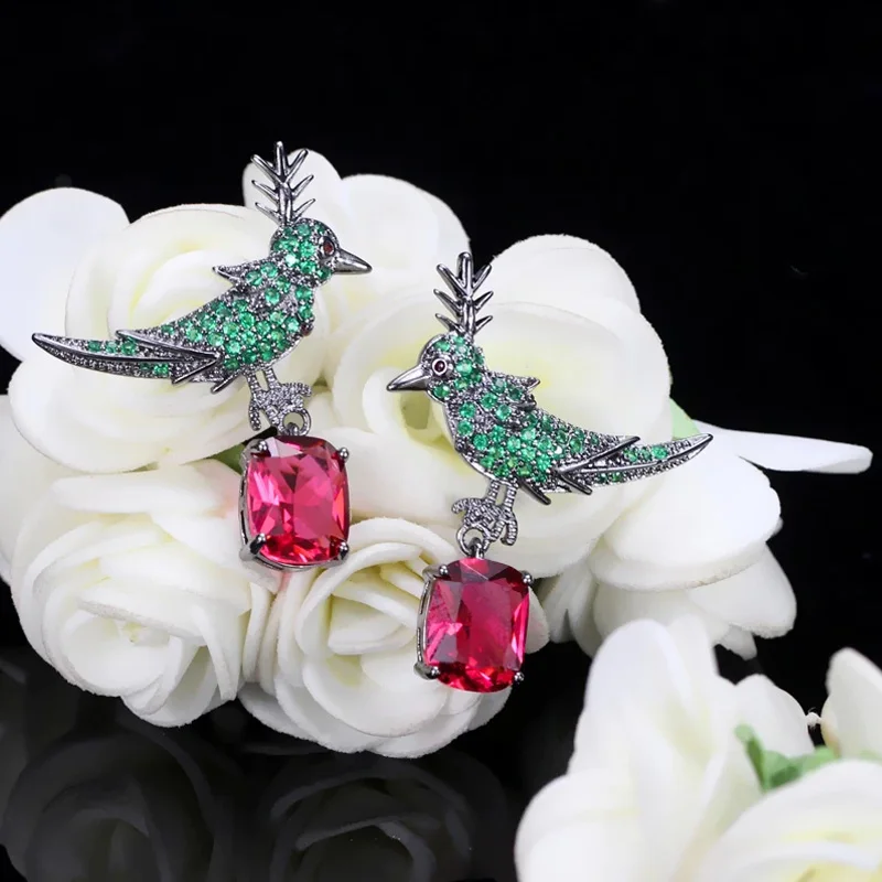 Pera Unique - Pendientes colgantes con forma de pájaro verde, circonita cúbica, chapados en oro negro, con gota cuadrada roja, para mujer, joyería para fiesta de disfraces E327
