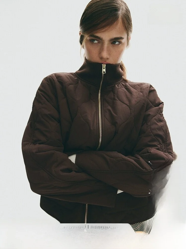 

Женская зимняя хлопковая куртка для активного отдыха на молнии, стеганая, с ромбовидным узором, длинными рукавами и воротником-стойкой H&M 2953