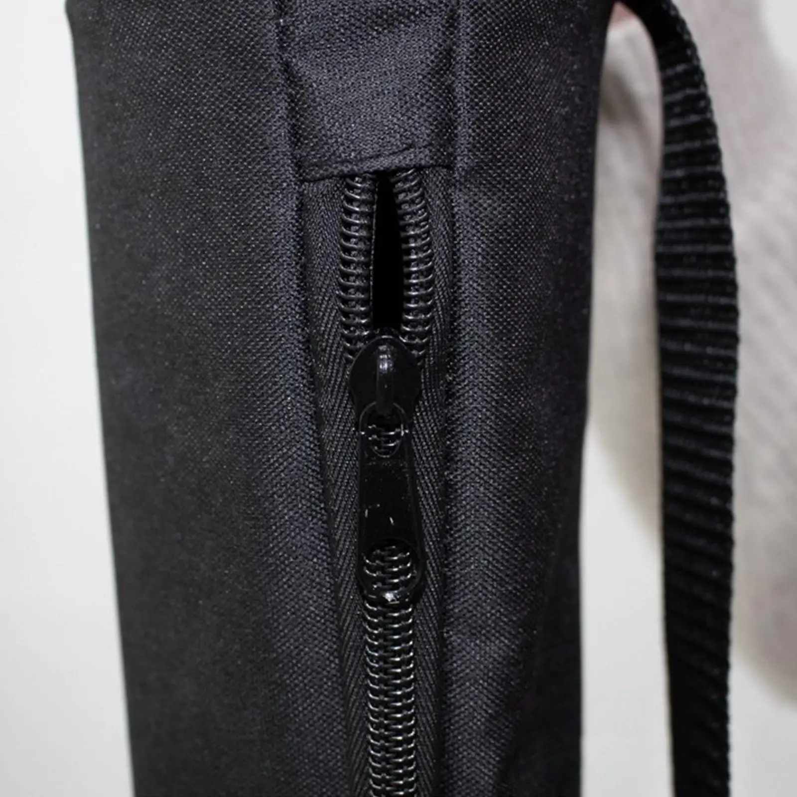 

Best Selling Golf Beer Ice Pack Cylinder Outdoor Long Tube Insulation Bag Can Hold 7 Cans Crossbody Portable Cooling Bag