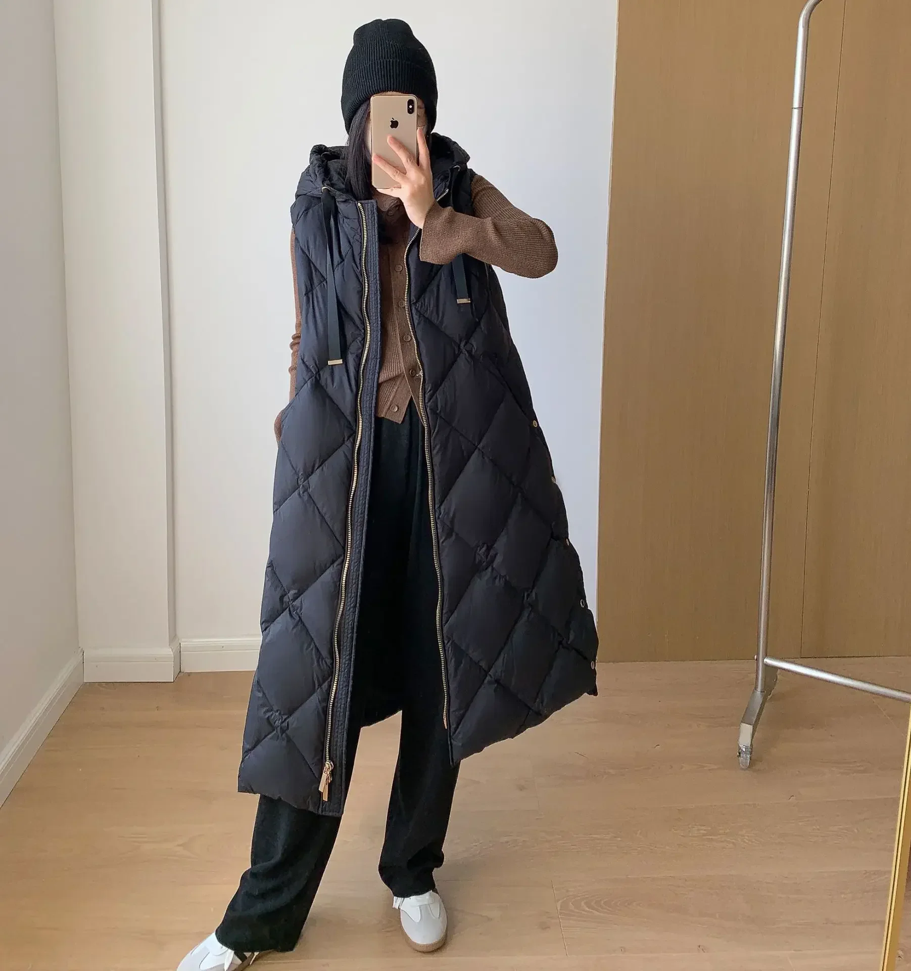 Long Hooded 90% White Duck Down Vest Women Winter 2024 Fashion Sleeveless Puffer Jacket with Belt Female Autumn Warm Waistcoat