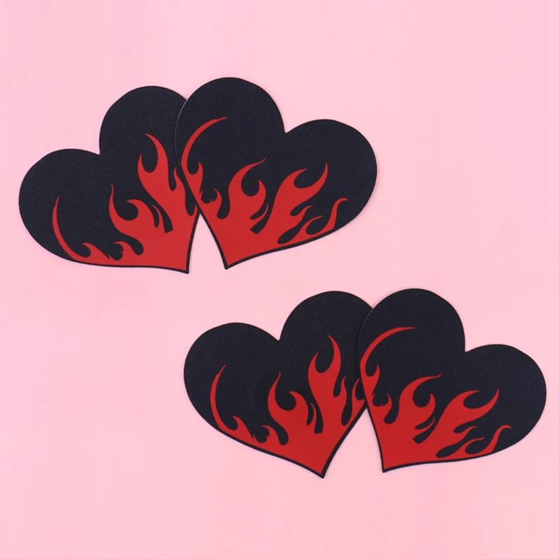 10 أزواج غطاء الحلمة أسود أحمر النار الدم طباعة شكل قلب الساتان Gleit المتاح تنفس الشريط تراكب الصدرية الحلمة ملصقات