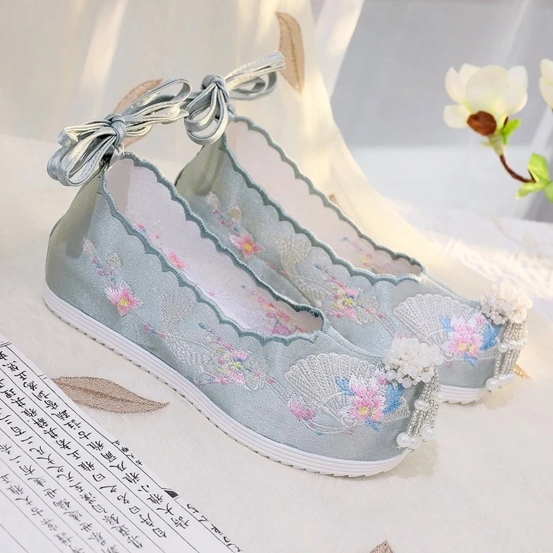 Inverno Nuovo Originale Antico Intrattenimento Musiche E Canzoni Scarpe Da Donna Scarpe Ricamate Altezza Interna Aumentare Ming Antico Panno Studente Testa Scarpe
