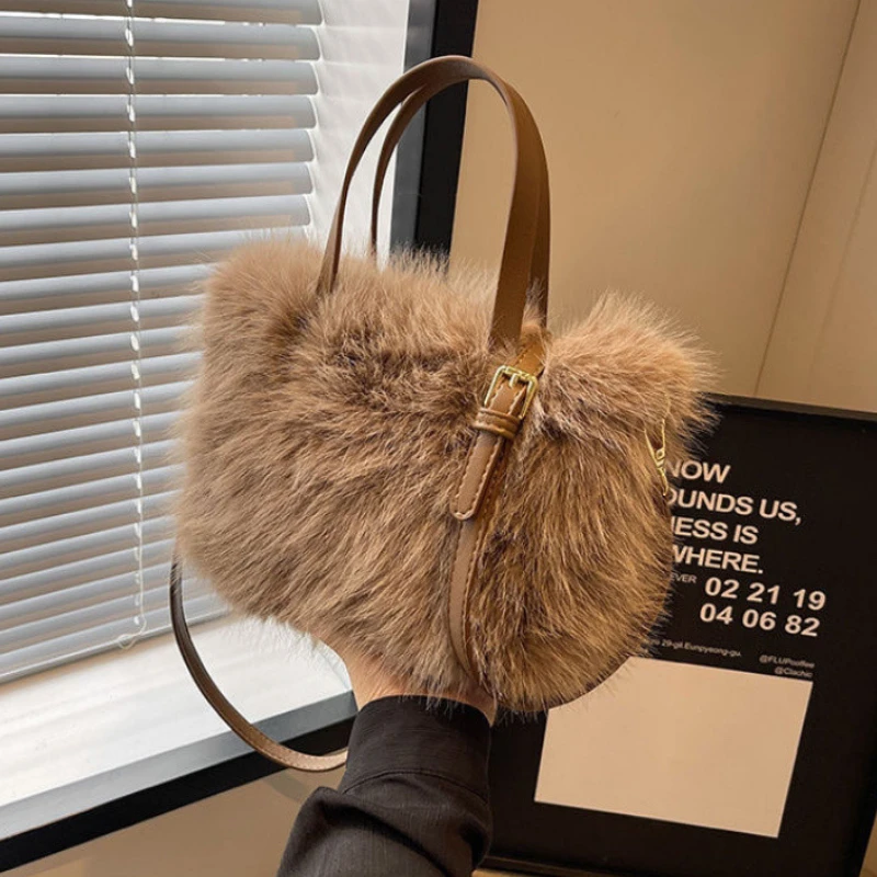 Faux Fur Toteกระเป๋าผู้หญิงPlush Luxury Designสุภาพสตรีกระเป๋าถือฤดูหนาวCrossbodyไหล่กระเป๋าBolsa Feminina 2025 ใหม่