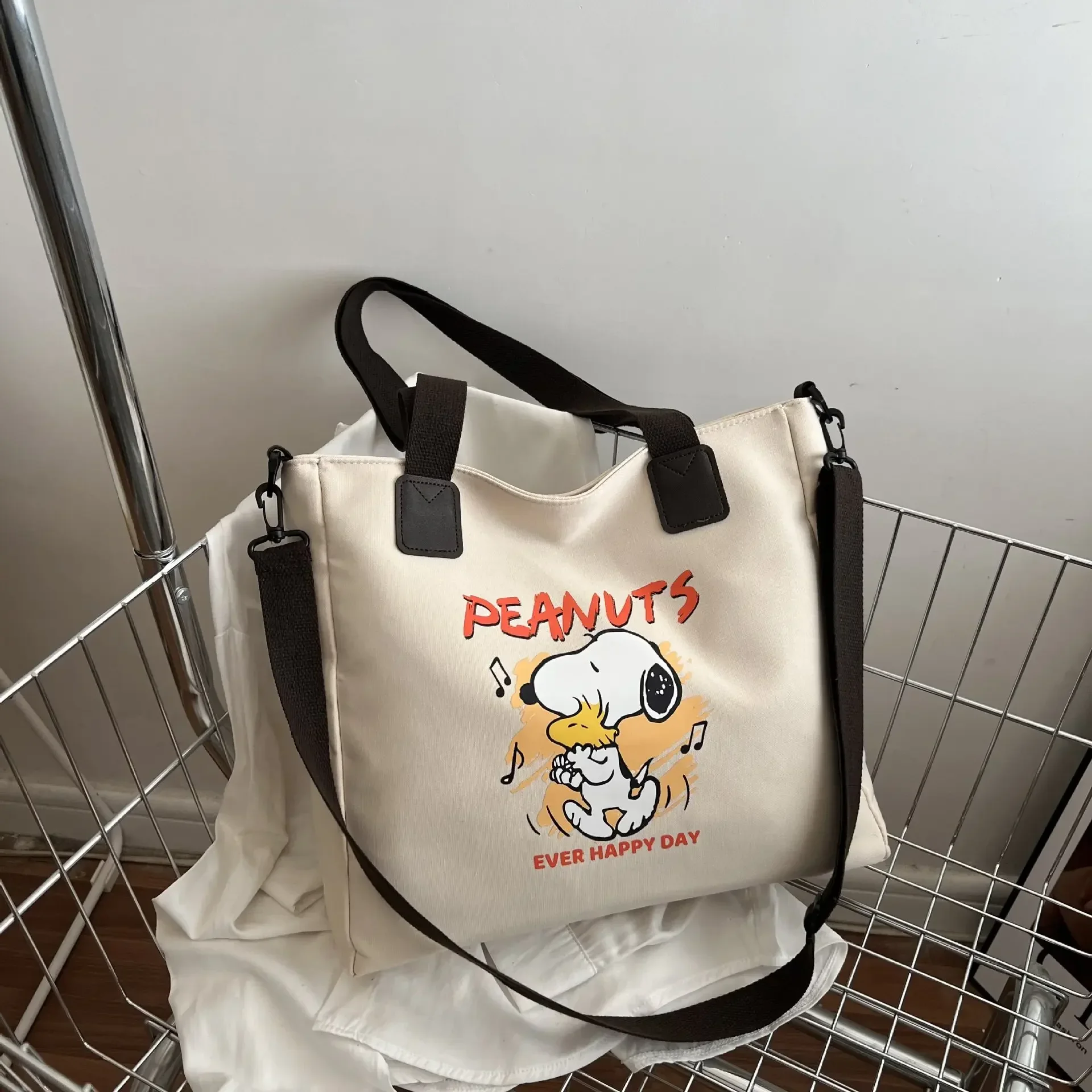 Рисунок 2 - Холщовая сумка-мессенджер Snoopy