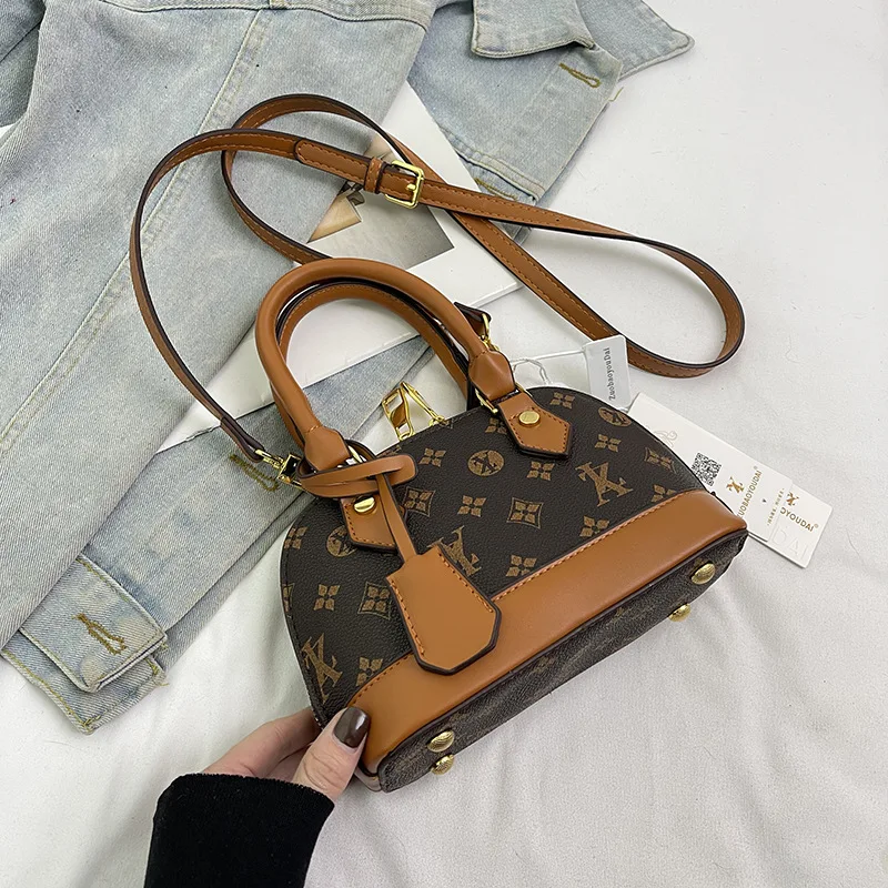 

The designer's new classic shell women's bag - a classic style crossbody bag with a PU zipper - an essential gift for daily comm