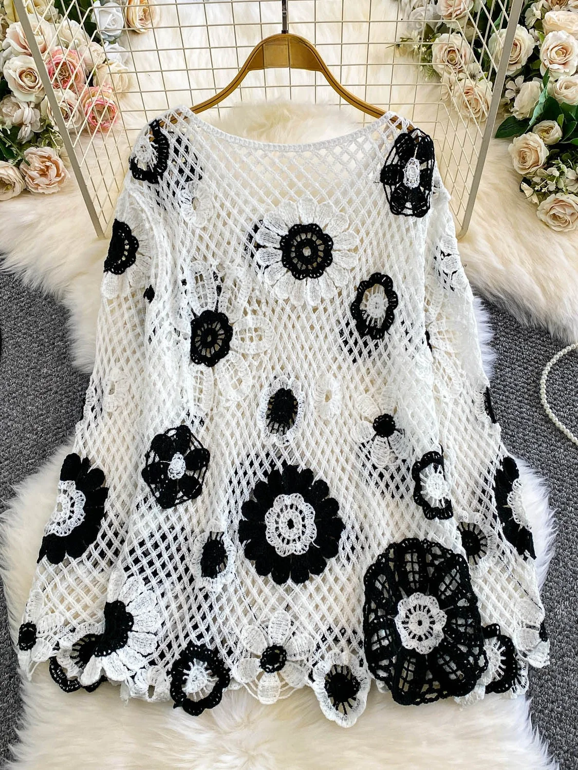 

n Vaion Sle Double Color Hook Flower Hollow Long Sve Women's Summer Knitted Top Loose Slimming Layering irt