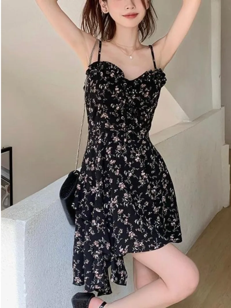 

Irregular design dress with small floral suspender dress for women in summer 2024 black V-neck waistband A-line short skirt 9MY1