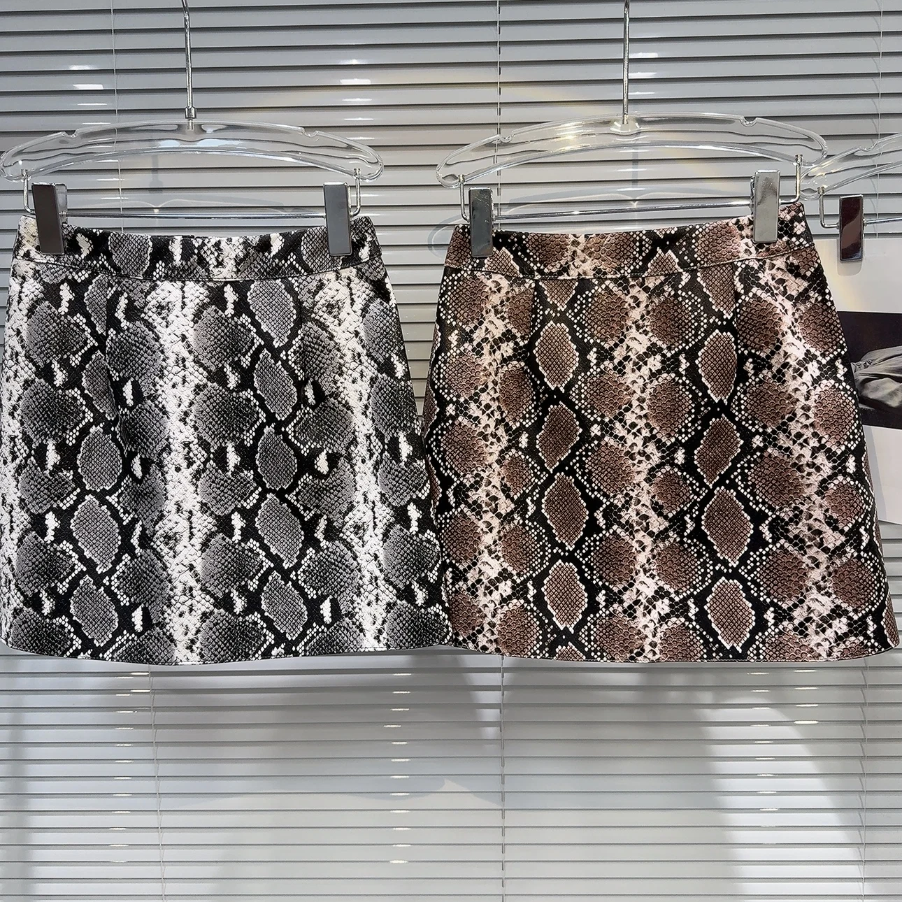 

Сексуальная юбка из искусственной кожи со змеиным принтом, женская облегающая юбка на петлях, модные осенние юбки Faion ort 2024, осень