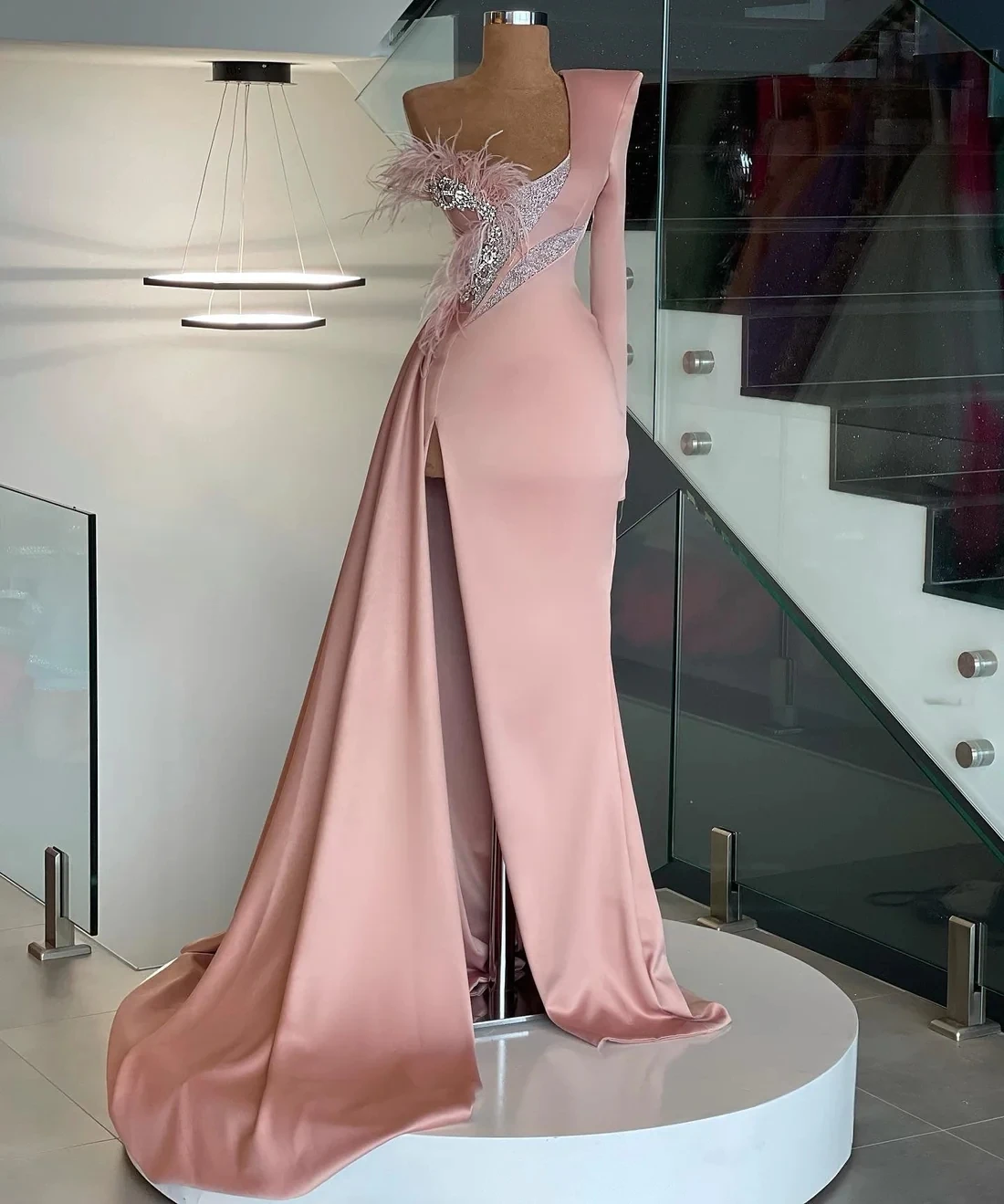 

Pink Haute Couture Prom Dresses A-line One-shoulder Satin Slit Feather Saudi Arabia Dubai Robe De Soiree Evening Dress Gown