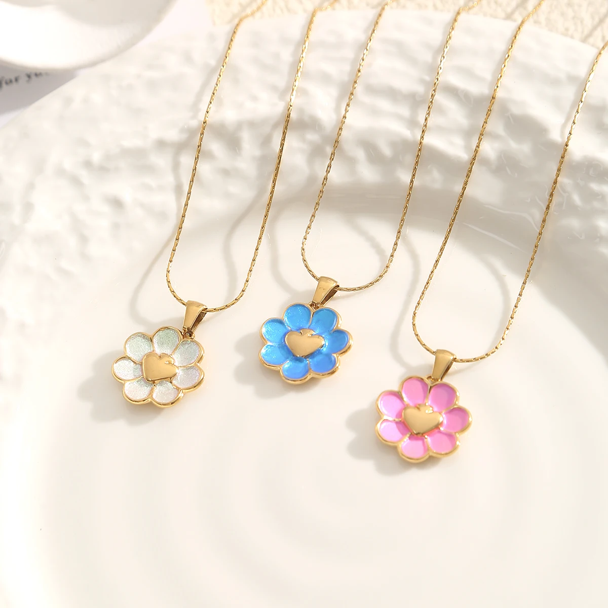 GIOIO الحد الأدنى المينا الزهور قلادة الفولاذ المقاوم للصدأ زهرة قلادة قلادة للنساء المختنق لطيف مجوهرات الديكور