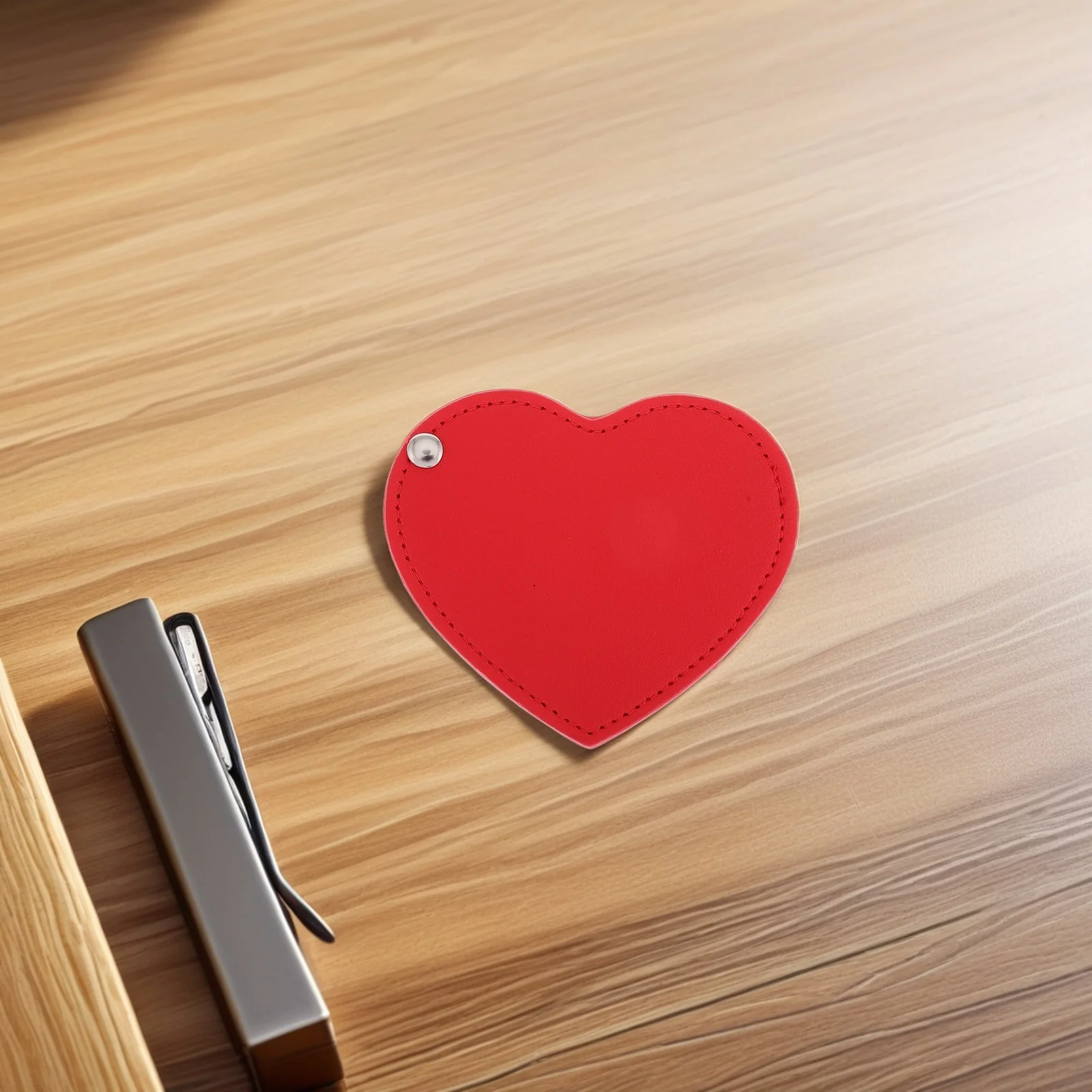 Niedlicher Mini-Taschenspiegel in Herzform, tragbar, PU-Abdeckung für Frauen, Reisen, Camping, täglicher Gebrauch, kompakt