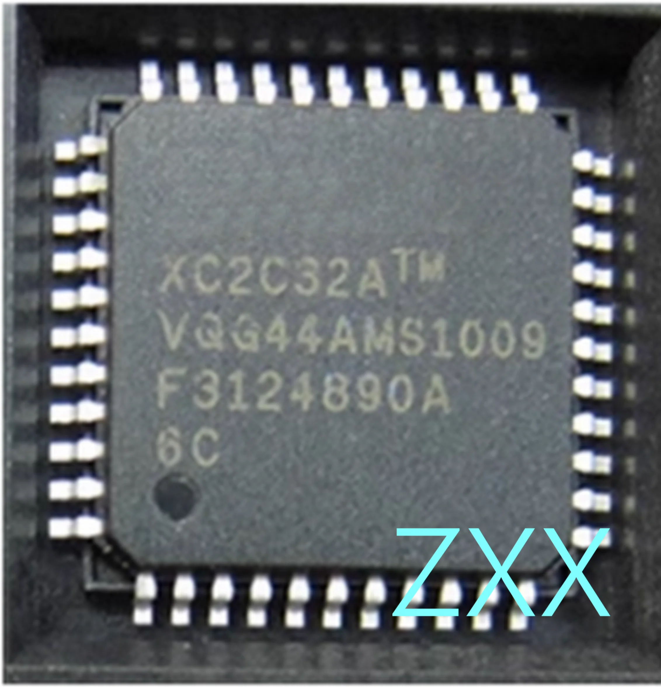 2 Stück XC2C32A-6VQG44C qfp44