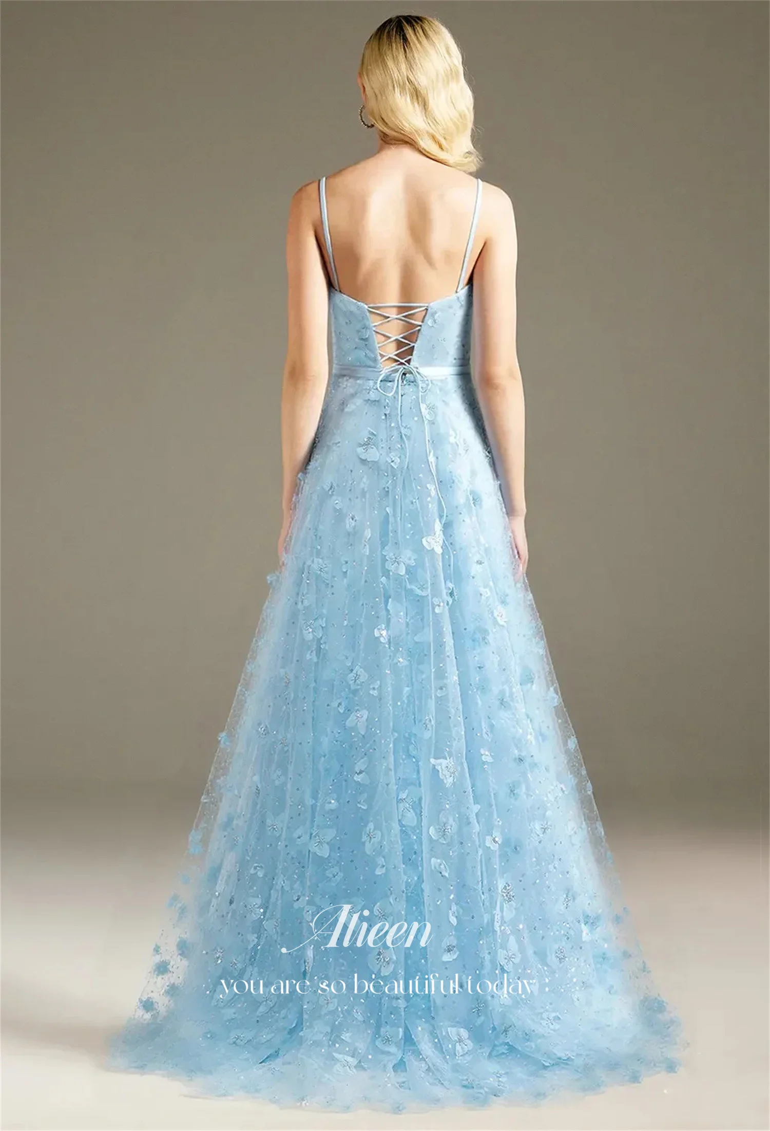 ชุดเดรสงานเลี้ยงสีฟ้าอ่อน Aileen รุ่นปี 2025 ดีไซน์ผีเสื้อ ชุดราตรีงานแต่งงานสั่งตัดได้ สำหรับงานปาร์ตี้ งานพรอม และงานกาล่า