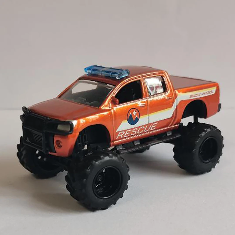 

JADA 1:64 Nissan Titan 2006 Alloy Car Diecasts & Toy Vehicles Car Model Miniature Scale Model Car For Children