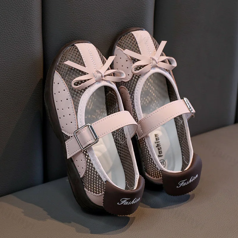 حذاء كاجوال للأطفال 2025 صيف جديد نمط الفتيات شبكة تنفس حذا فردي للسيدات موضة القوس تصميم ماري جين الأميرة الصنادل