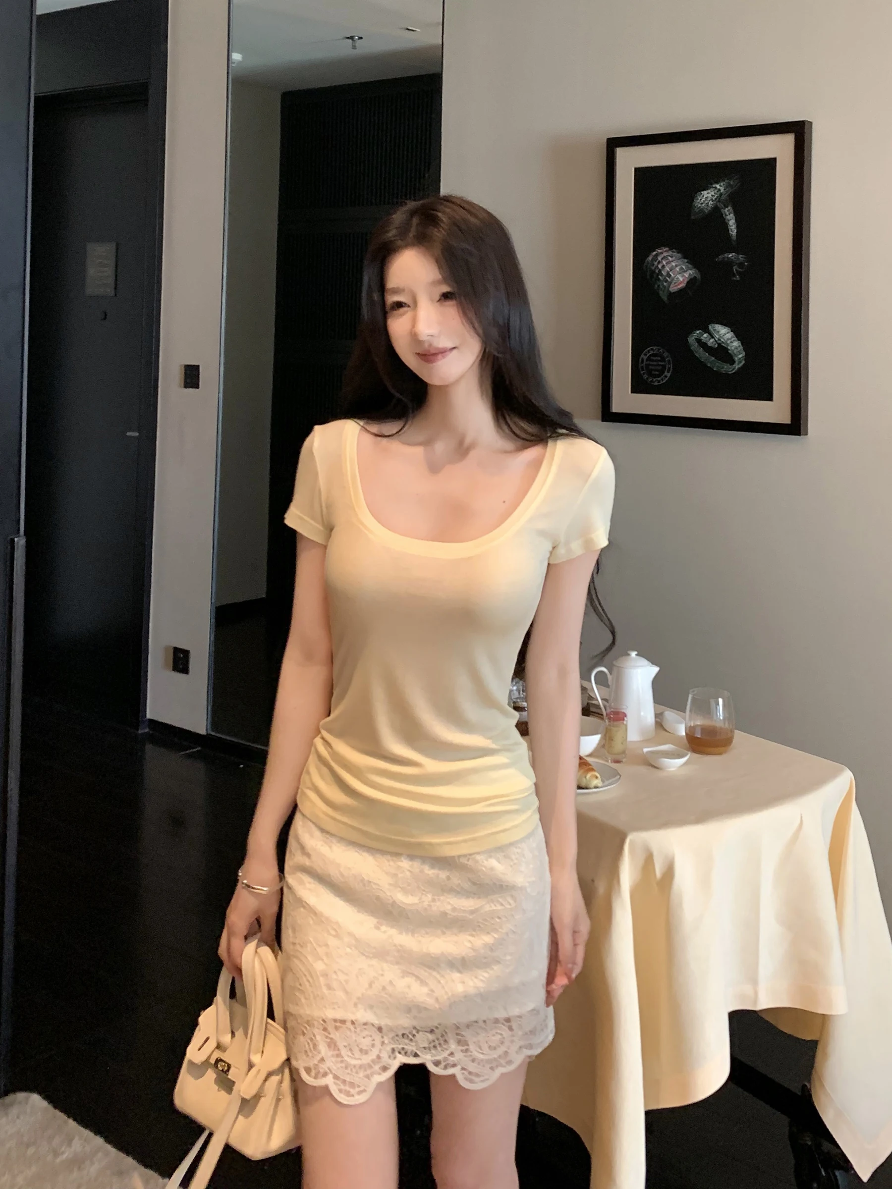 

Женская летняя футболка Buou светло-желтого цвета, приталенного кроя, с коротким рукавом и U-образным вырезом, повседневная одежда