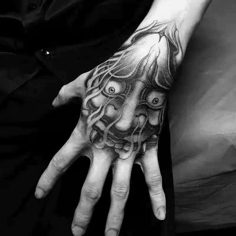 4 teil/los Dark Zurück Hand Wasserdicht Temporäre Fake Tattoo Männlichen Prajna Kühlen Augen Kunst Persönlichkeit Ansatz Halbe Arm Stern Tattoo