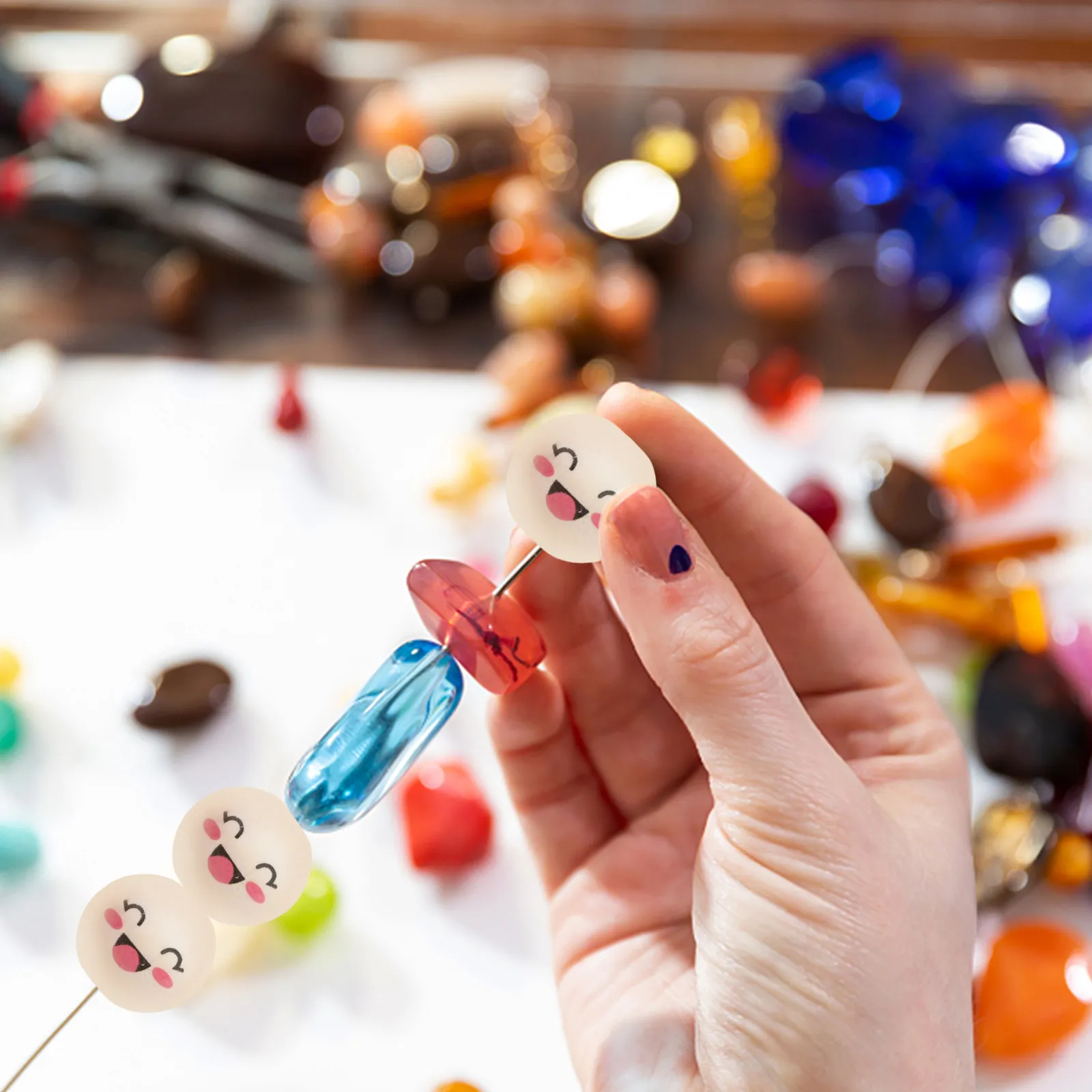 

50 шт. деревянных бусин с улыбающимися лицами, рассыпные бусины для рукоделия, для создания украшений своими руками, браслетов, ожерелий, резинок для волос, для снятия стресса и развития навыков