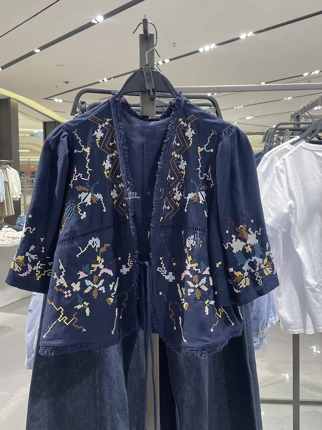 

Spring Summer New Style Women's Fashion V-Neck Short Sleeve Heavy Embroidery Lace Patchwork Shirt Short Top 5770023