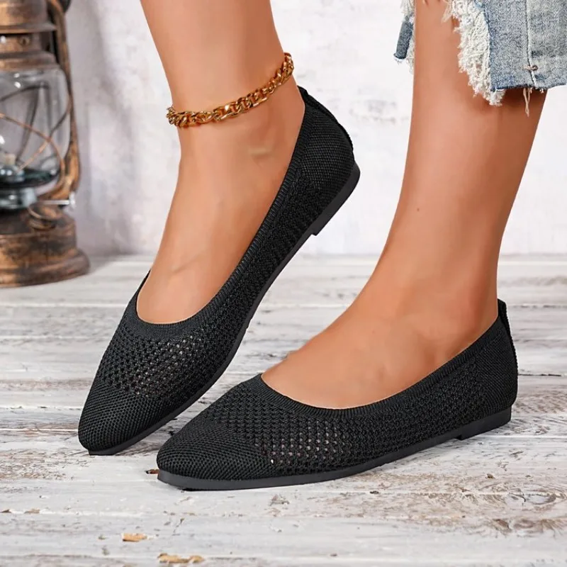 

2026 New Women's Flat Shoes Fashionable Casual Comfortable Walking Shoes Large Pointed Shallow Elastic Knitted Surface Versatile