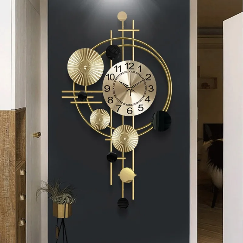 

Creative Simple Retro Metal Art Clock Roman Numerals Decoration Living Room Luxury Ornaments Home Decor Hanging Wall Clocks