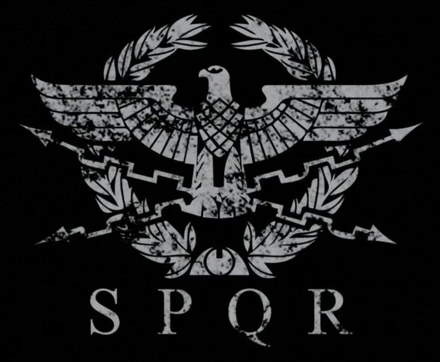 خمر المتعثرة SPQR الإمبراطورية الرومانية شعار تي شيرت 100% القطن س الرقبة قصيرة الأكمام عادية قميص رجالي حجم S-3XL