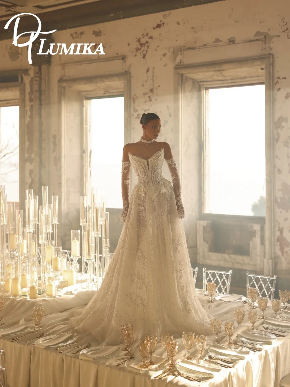 

Modern Strapless Lace Bridal Dress Elegant Floral Applique Wedding Dress Artistic Sheer Overlay Bridal Gown Vestidos De Novia