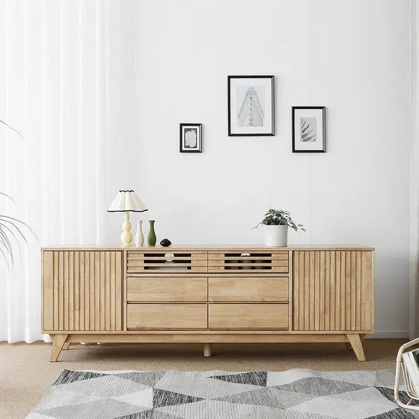 

Шкаф для телевизора из цельного дерева. Высокий современный простой скандинавский пол. Японский бревенчатый шкаф для телевизора в гостиной.