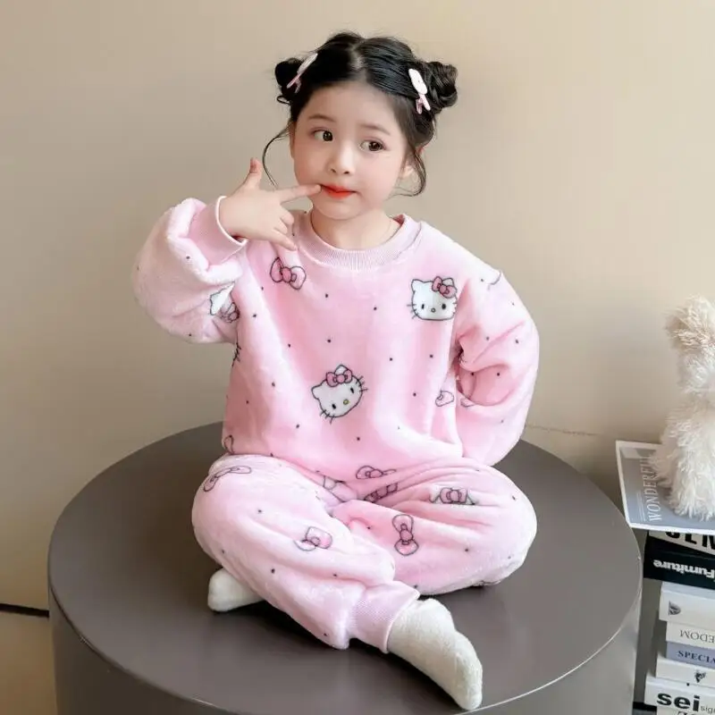 

Пижамы Sanrios Hello Kitty, 2 шт., кавайный новый стильный пуловер, детская домашняя одежда, осенне-зимняя утолщенная одежда для маленьких девочек, которую можно носить на улице