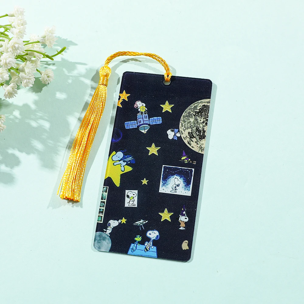 1pc Cute Cartoon Snoopy Bookmark Anime Fans Collection, Reading Marker Stationery, Acrylic Bookmark with Tassel Holiday Gift