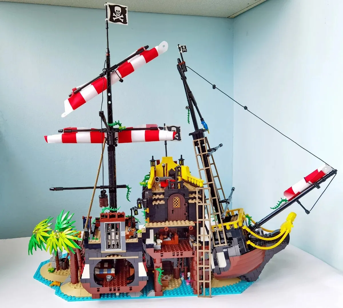 With 8 MINI Figures 698998 Building Blocks Bricks Kid Birthday Christmas Gifts Compatible 21322 Pirates of Barracuda Bay 2545PCS