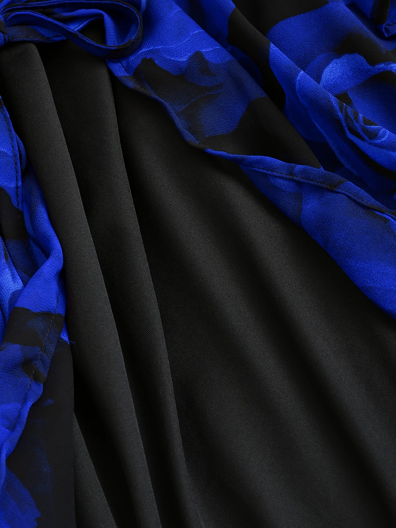 Beliebte europäische und amerikanische Frühlings- und Herbstmode für große Größen mit Rosenmuster, Kordelzug und unregelmäßigen Fledermausärmeln. – Detail 23