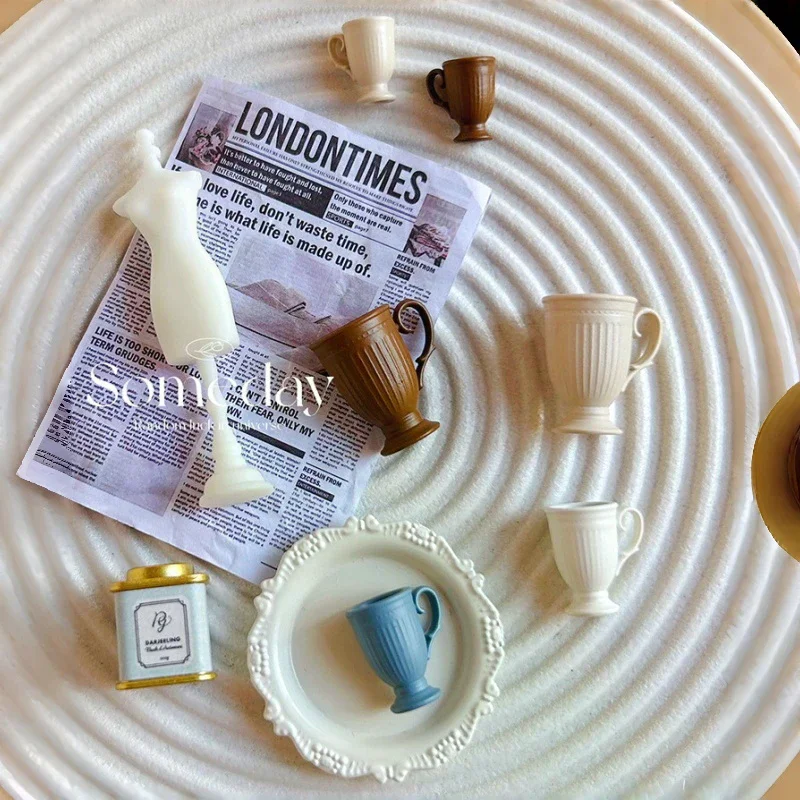 1 pz casa delle bambole francese retrò mini piede alto rilievo tazza di caffè con manico decorazione scena in miniatura tazze con stelo di fascia alta
