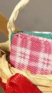 

Тканевая корзина с крошечным бантом для шитья сцены и домашнего декора модели, идеальная миниатюра кукольного домика 1:12