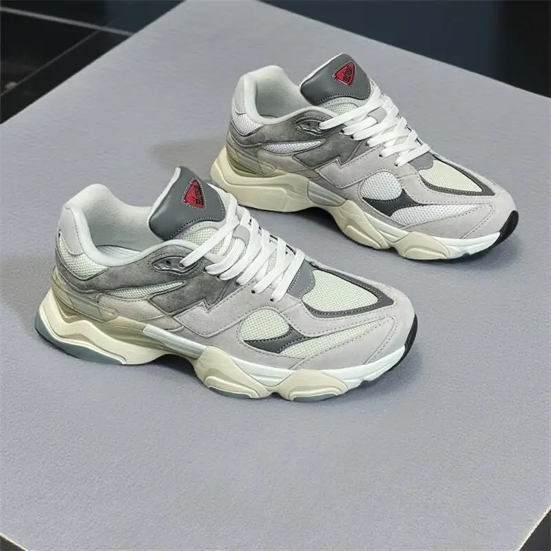 

Soft-Soled Unisex Casual Sneakers 2026 New: Streetwear Brand Couples Retro for Student Daily & Sports Trend