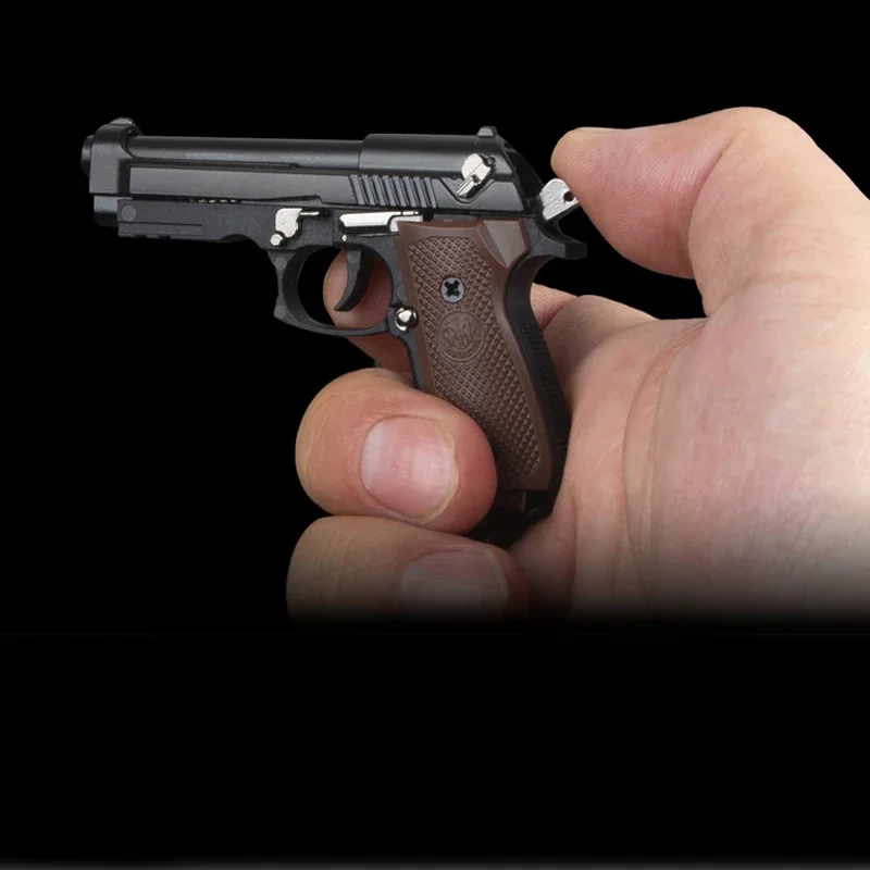 ใหม่1: 3.ของเล่นจี้ห้อยพวงกุญแจรูปปืน M92F อัลลอยด์ขว้างเปลือกหอยไม่สามารถยิงได้