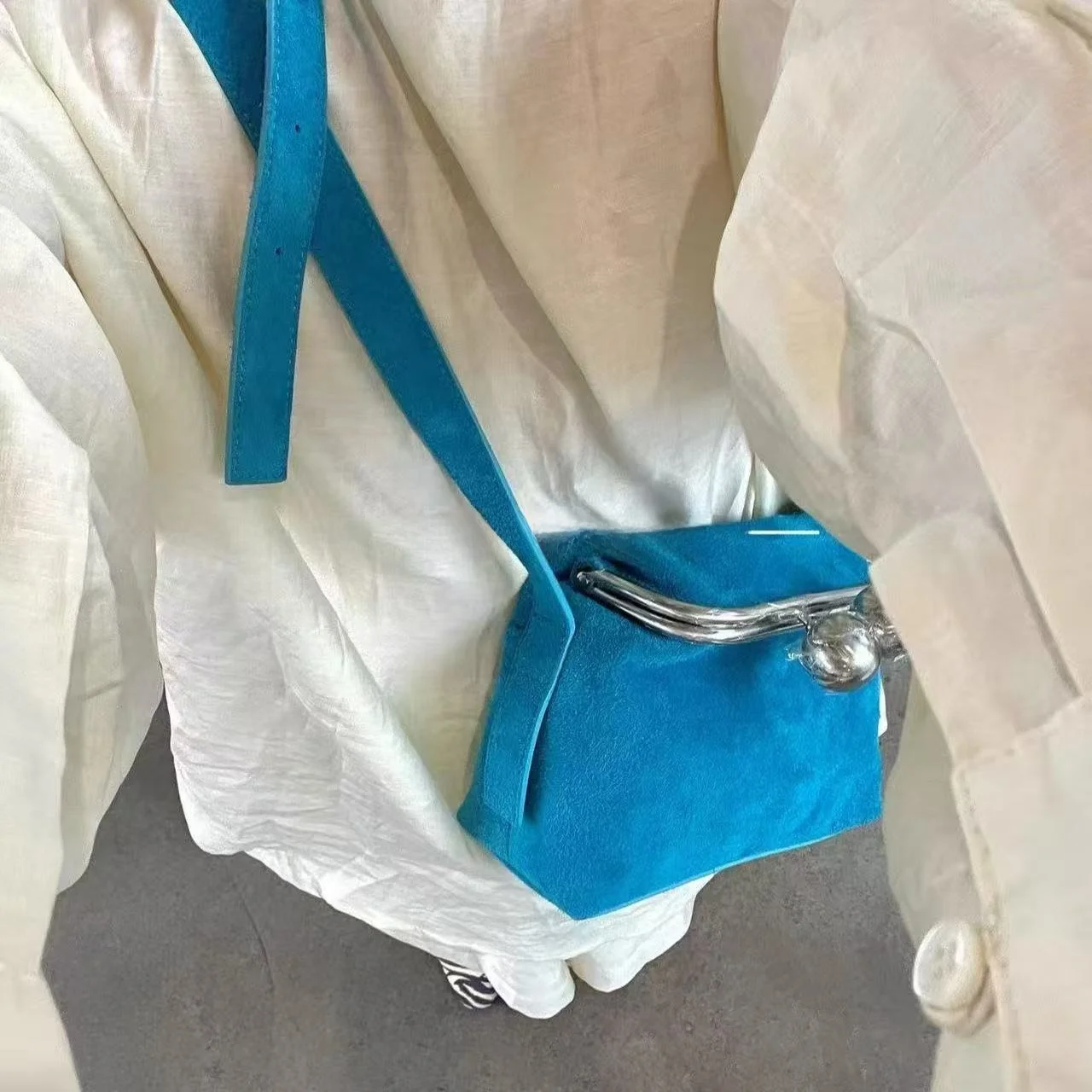 

Новая прямая синяя сумка Axi премиум-класса на одно плечо Lo Bule, корейская маленькая диагональная сумка через плечо, женский кошелек