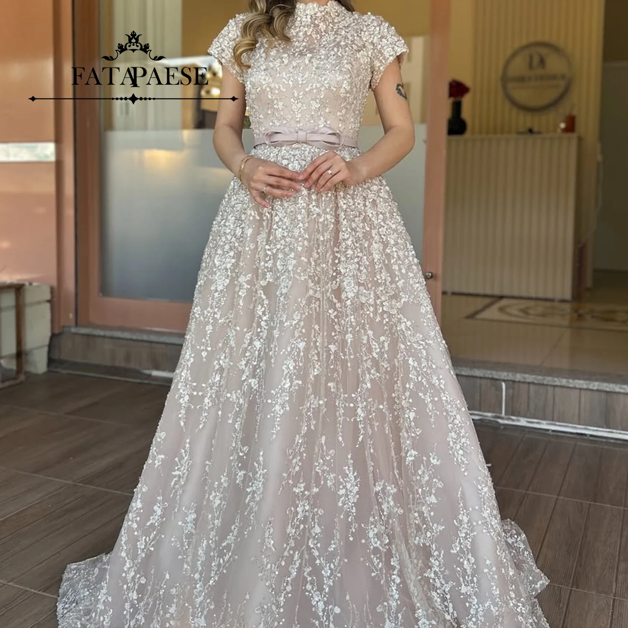 

FATAPAESE Вечернее платье по индивидуальному заказу с высоким воротником и короткими рукавами, расшитое бисером и замками, макси-силуэта, вечерние вечерние платья