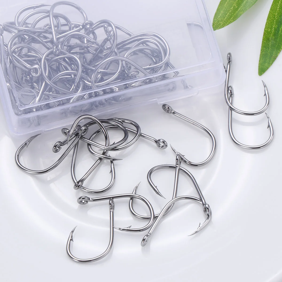 

100 pcs Fishing Hooks Durable Carbon Steel Saltwater Freshwater Pike Salmon Bass Herring Muskie Crucian Pickerel Snapper